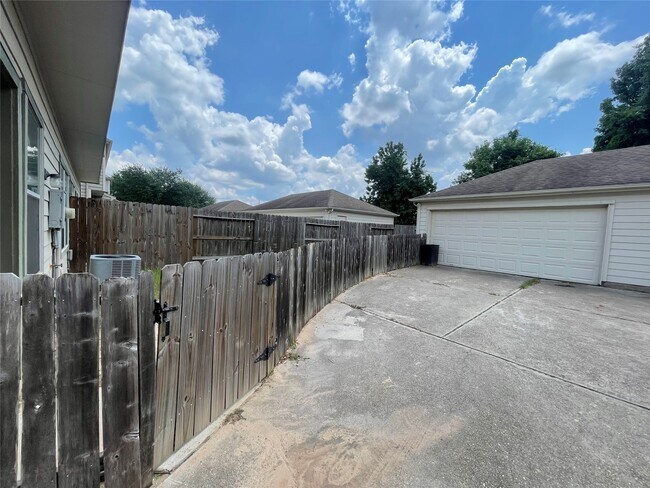 Building Photo - 3528 Glenmore Meadow Dr