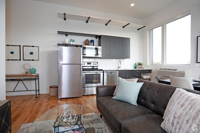 1BR, 1BA - 588 SF - The Economist