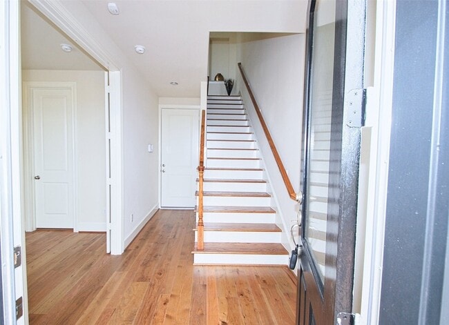 Building Photo - 9443 Fannin St