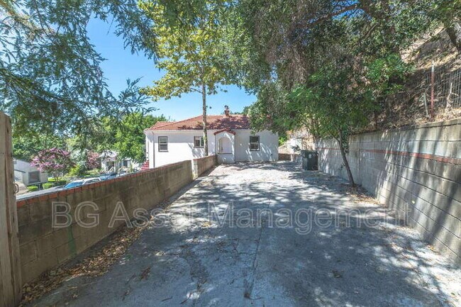 Building Photo - 2801 Sabral Cir