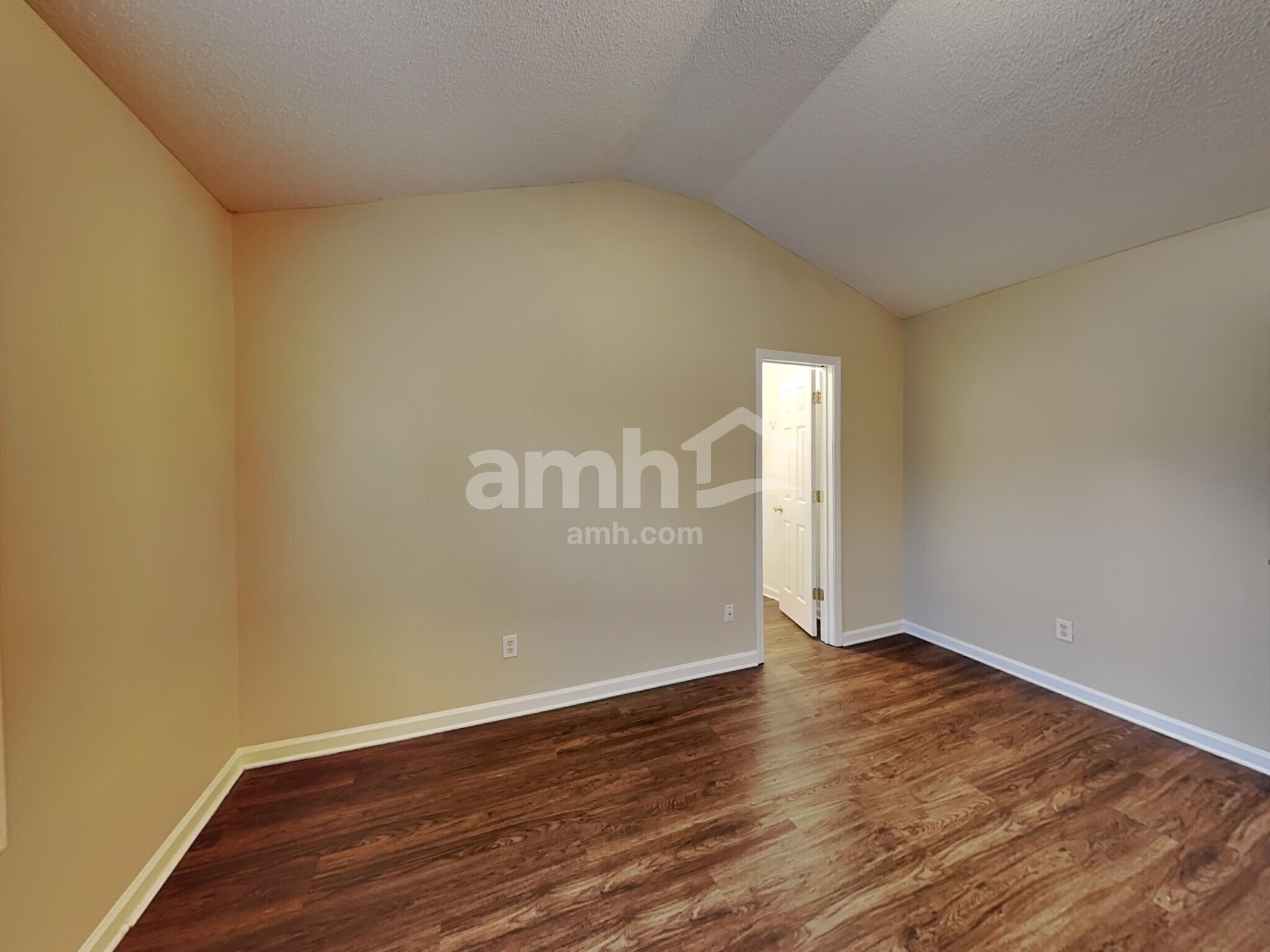 Building Photo - 429 The Gables Dr