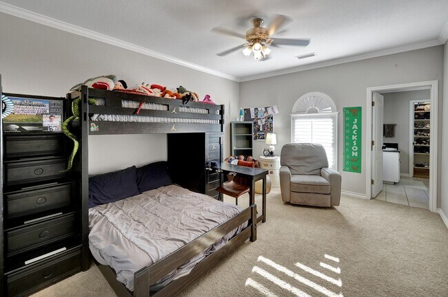 Building Photo - 5 Muirfield Dr