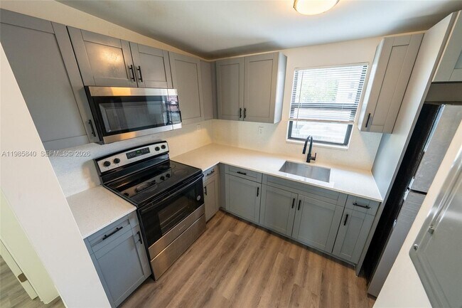 Building Photo - 618 SW 21st Ave