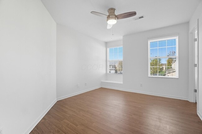 Building Photo - 5468 Nottinghamshire Ln