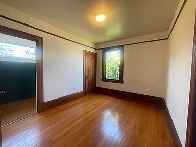 Building Photo - "Charming 1-Bedroom Oasis in the Heart of Berkeley – Perfect Location!"