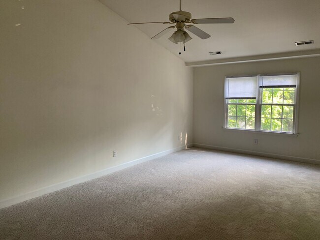 Building Photo - 4565 Treerose Way