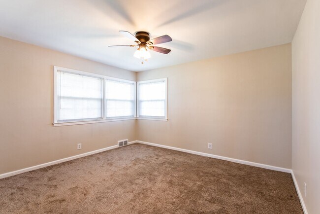 Building Photo - Fall in Love with this home!!!