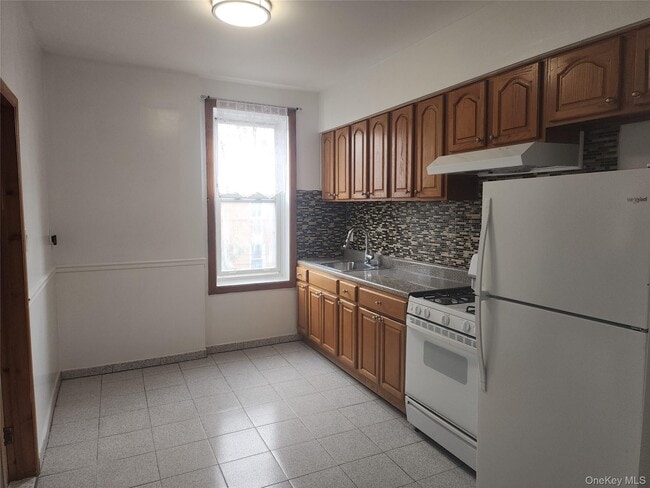 Building Photo - 60-48 68th Rd