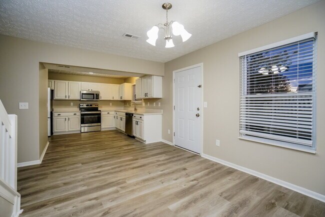 Building Photo - 1994 Ashburn Dr