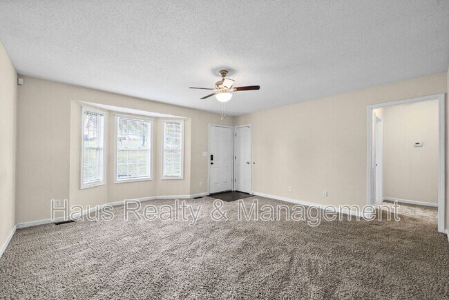 Building Photo - 932 Granny White Rd