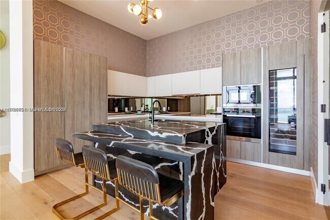 Building Photo - 2900 NE 7th Ave