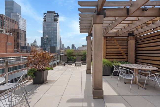 Building Photo - 540 W 28th St