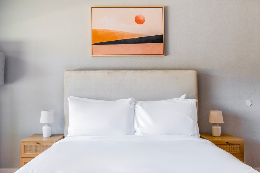 Building Photo - 1058 Noel Dr