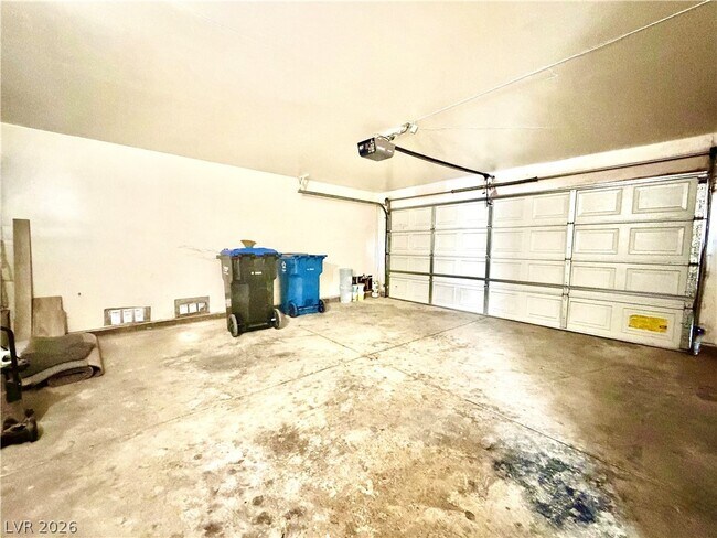 Building Photo - 2063 Waverly Cir