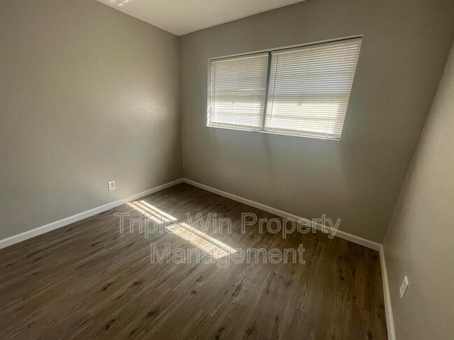 Building Photo - 6918 Etzel Ave