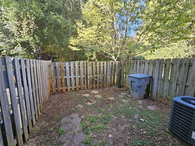 Building Photo - 9432 Lexington Cir