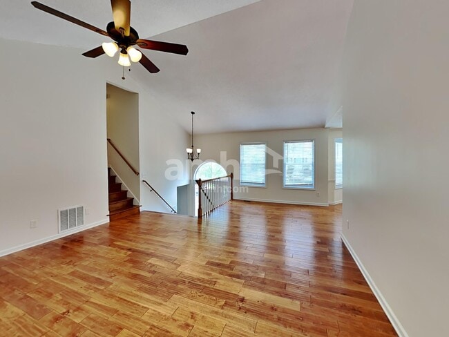 Building Photo - 502 Silver Maple Ln