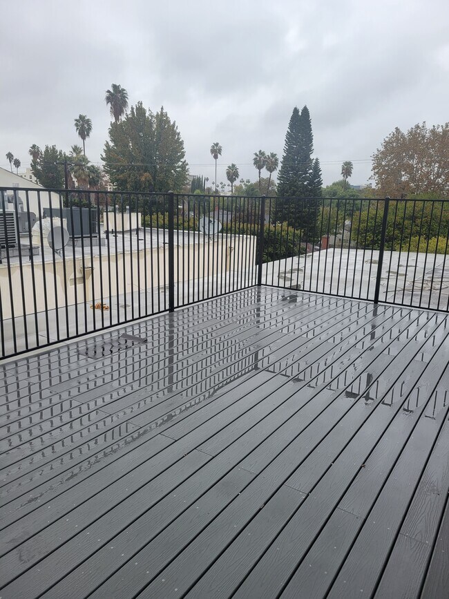 Building Photo - 15119 Burbank Blvd