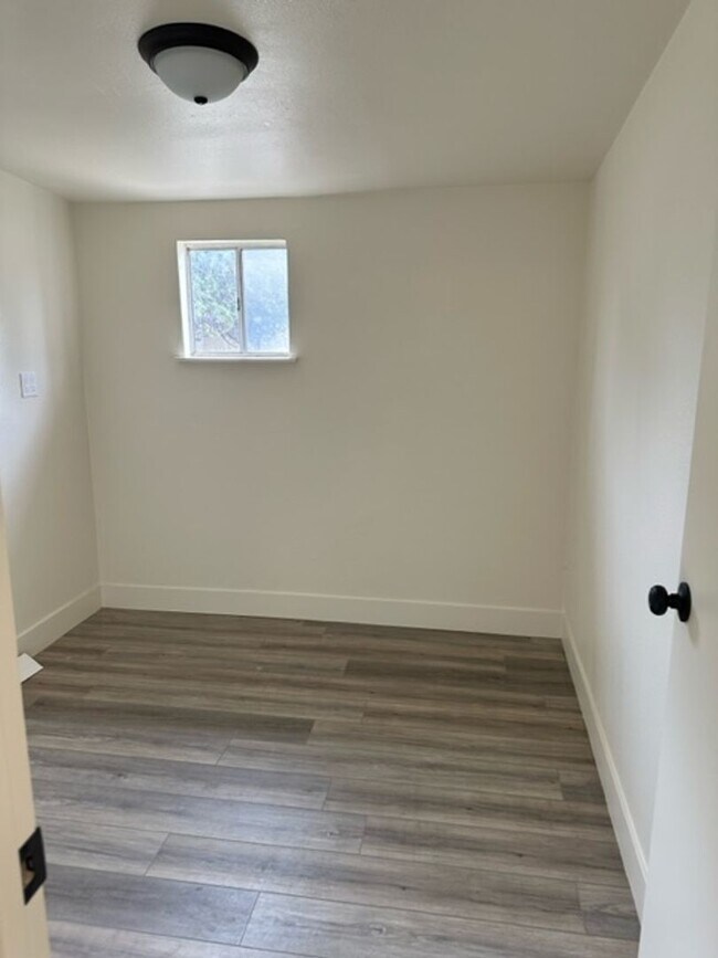 Building Photo - 1817 W Wood Dr