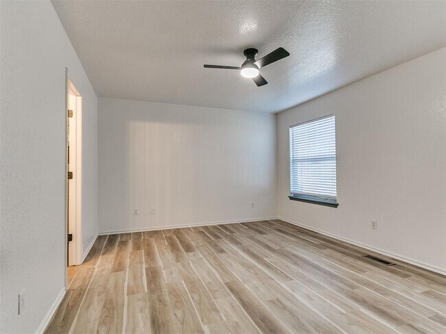 Building Photo - 3504 Quail Run Dr