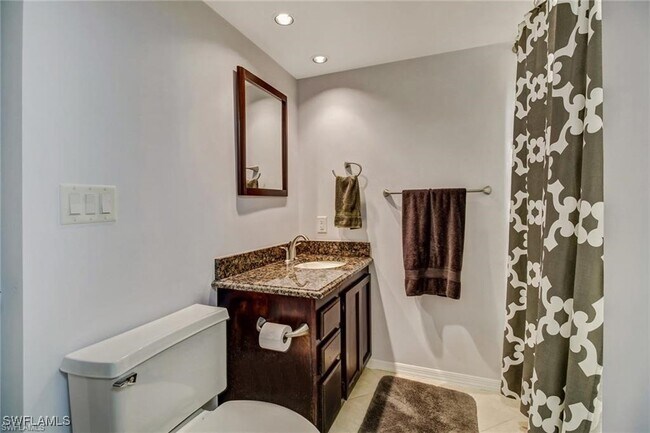 Building Photo - 124 Cypress Way E