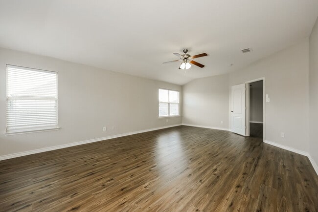 Building Photo - 824 Honey Dew Ln