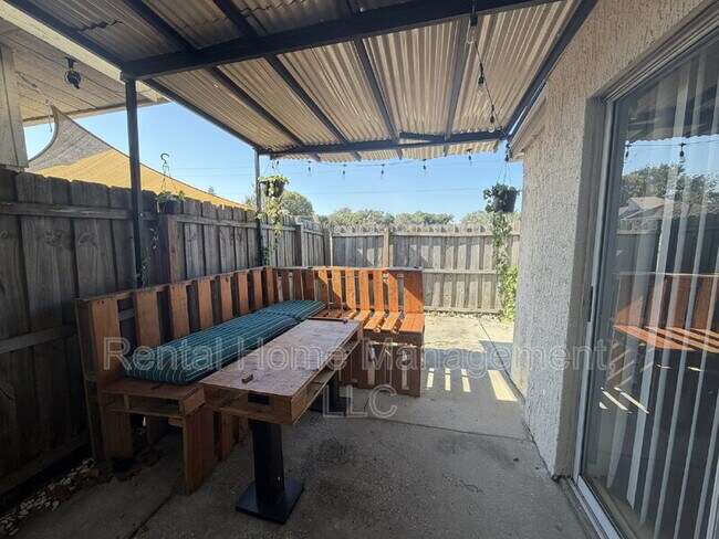 Building Photo - 772 Olympic Cir