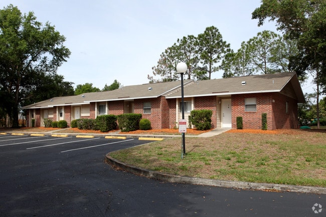 Building Photo - Foxwood Apartments