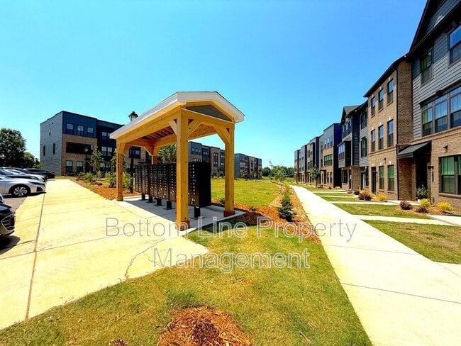 Building Photo - 1520 Samuel St