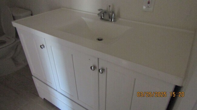 Building Photo - Newly renovated! Pet Friendly! Centrally l...