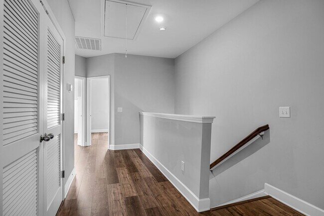 Building Photo - 300 Kara Ln