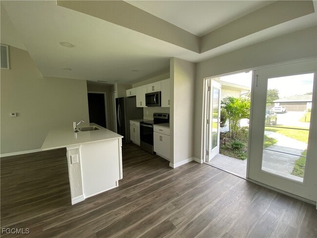 Building Photo - 2821 NW 6th Pl