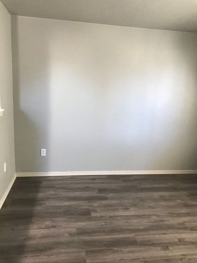 Building Photo - Townhome in NW Redmond in Fairhaven Vista