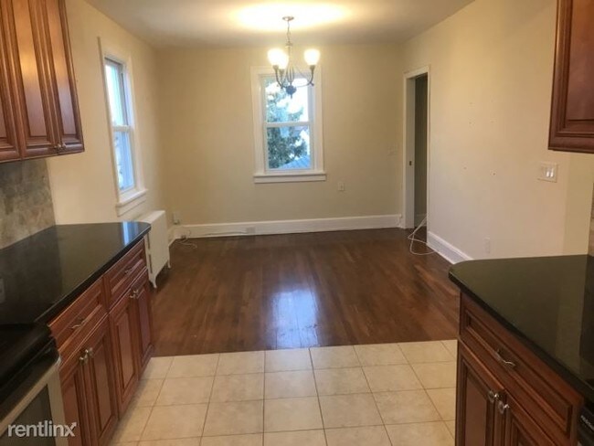 Building Photo - 151 Fairview Ave