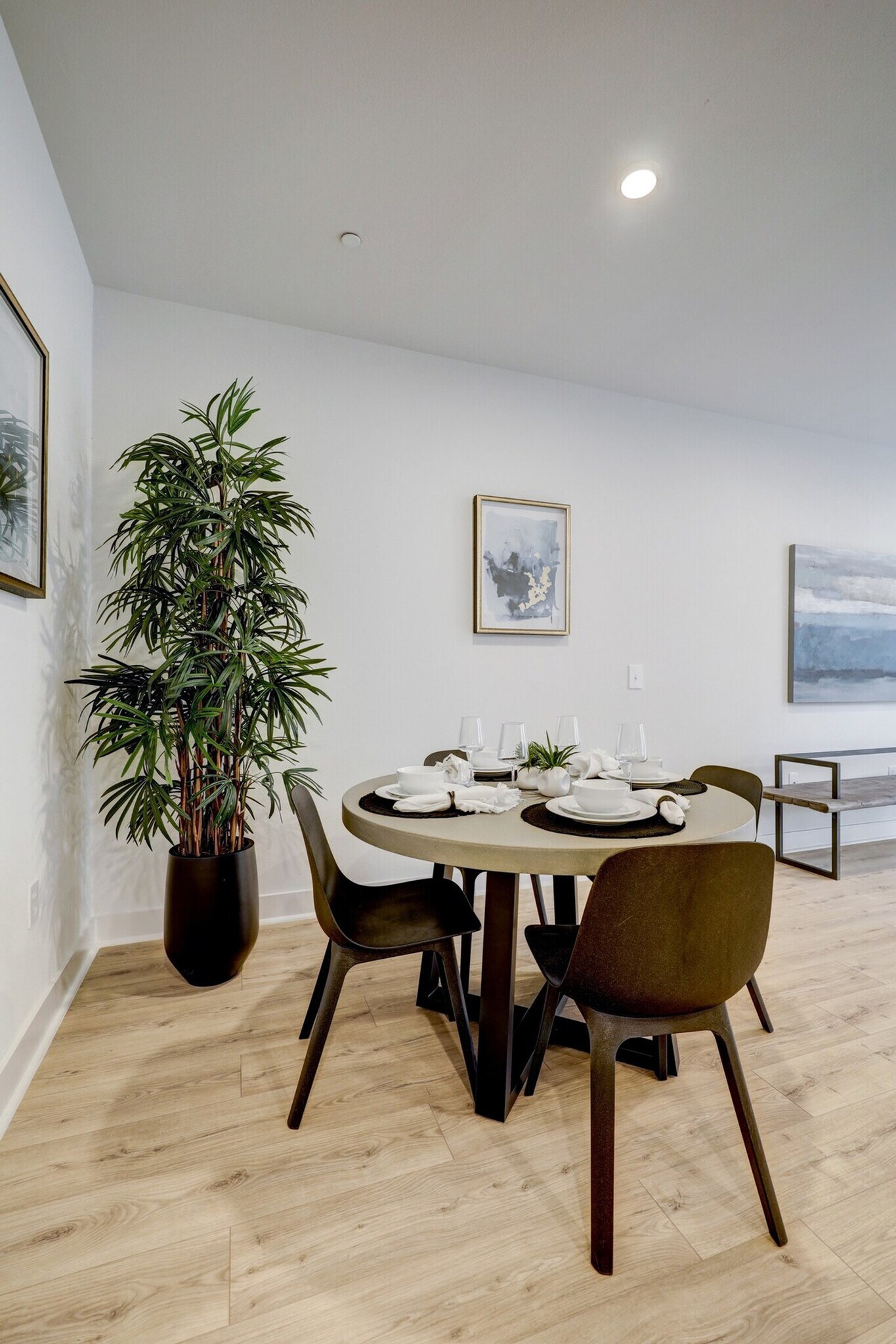 Building Photo - 2137 Pelham Dr