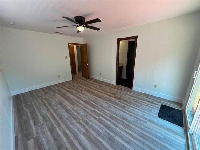 Building Photo - 2401 Silver Spur Dr