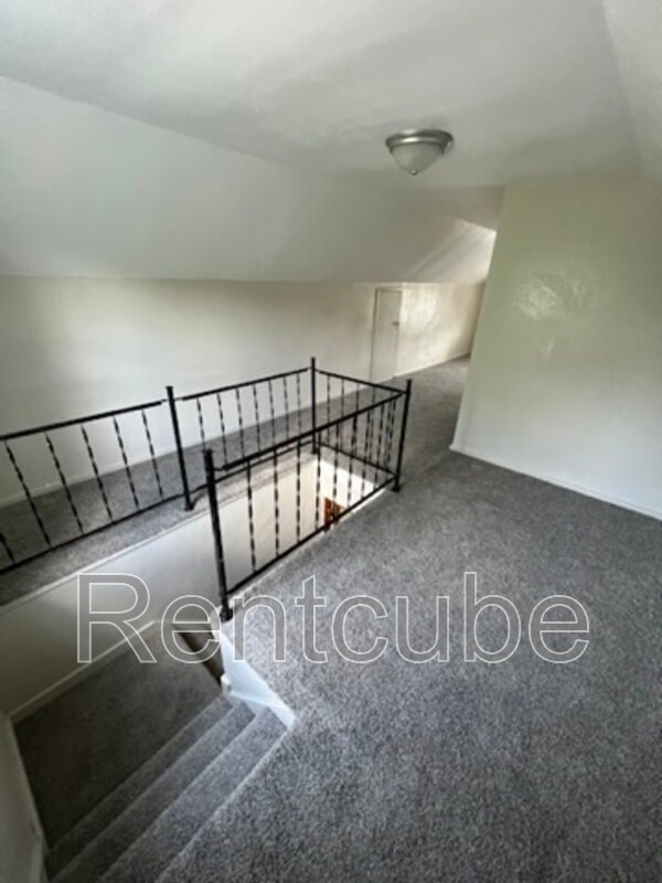 Building Photo - 915 Pleasant St