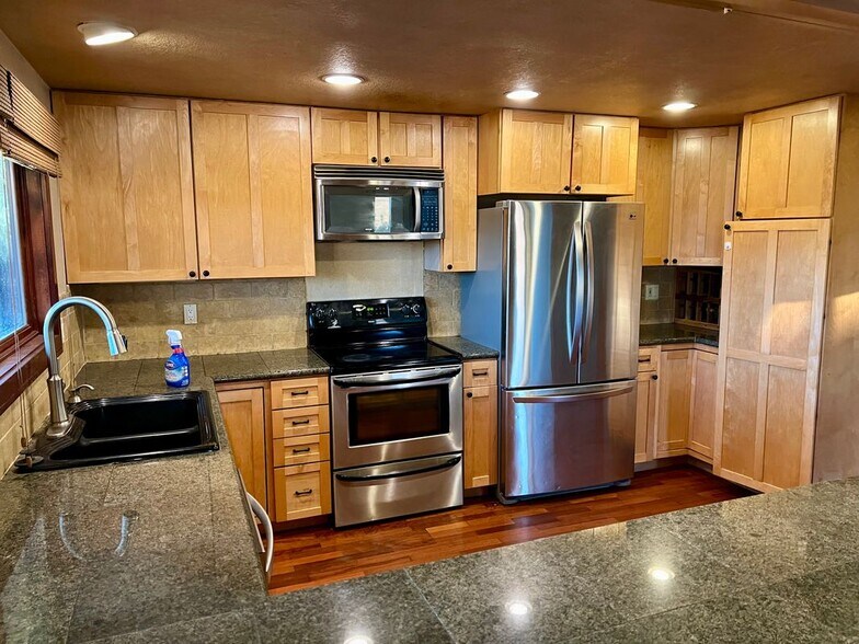 Building Photo - 260 Alto Ln