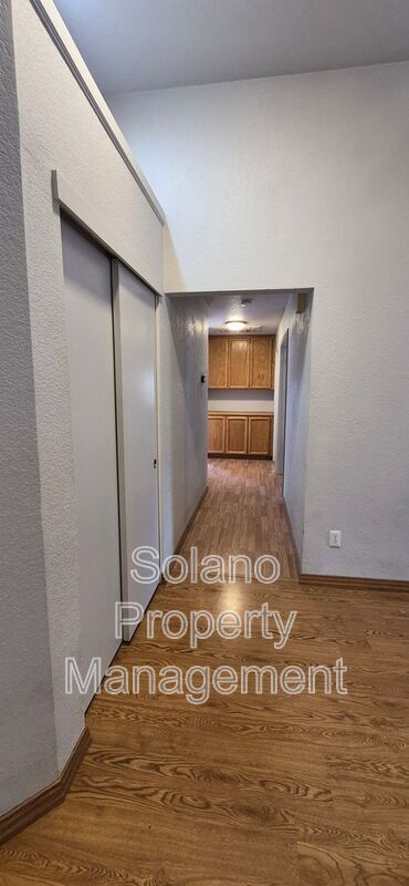 Building Photo - 642 Silvertop Way