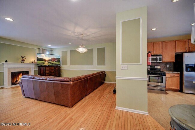 Building Photo - 319 Bernard Dr