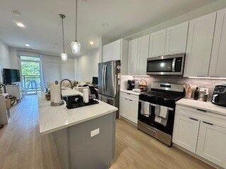 Building Photo - 3355 N Southport Ave