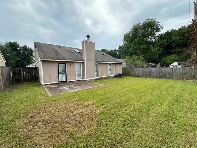 Building Photo - Charming 3BR/2BA Near Southwind | Soaring Vaulted Ceilings, Rustic Fireplace & Garage