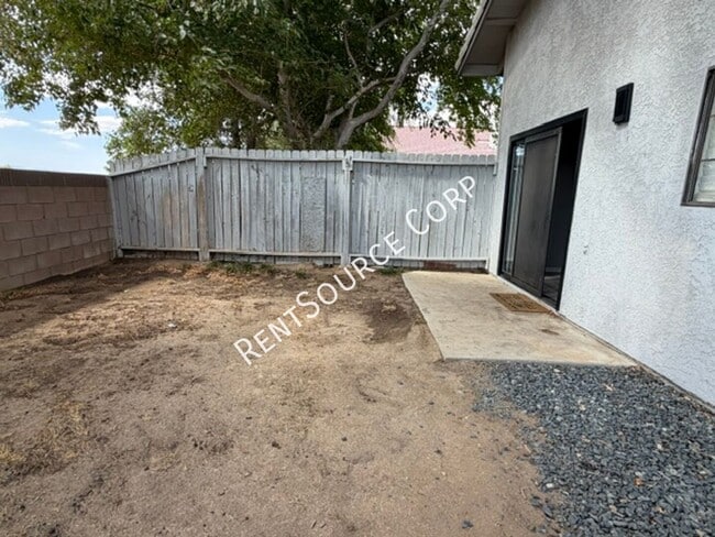 Building Photo - 43711 8th St E