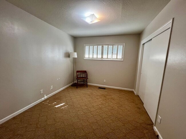 Building Photo - Beautiful North Hill Home Near Vincent Park!