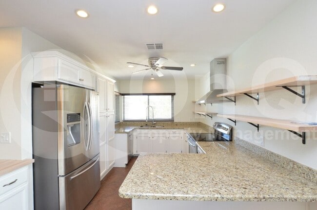 Building Photo - 2218 W Palomino Dr