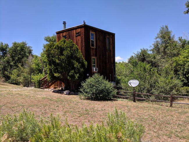 Building Photo - MOUNTAIN CABIN IN TOWN!  TOTALLY UNIQUE HO...