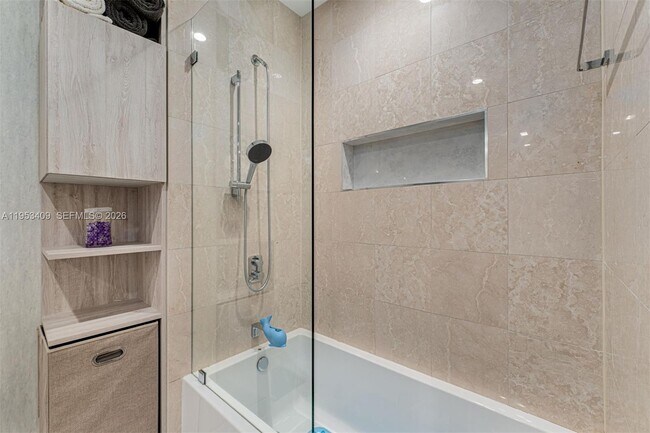 Building Photo - 1000 Brickell Plaza