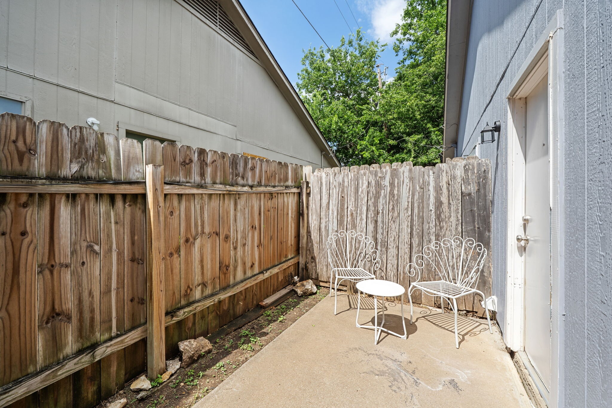 Building Photo - 703 Country Aire Dr