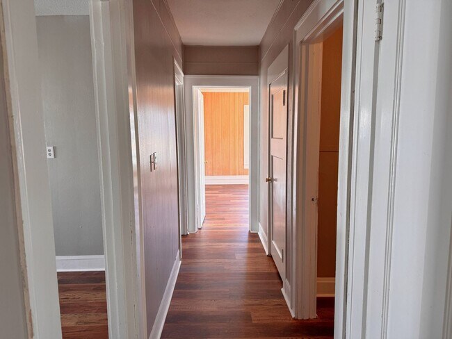 Building Photo - 1710 Monroe St