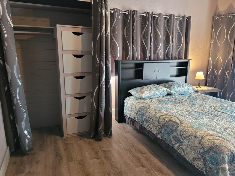 Building Photo - 5321 NE 29th St